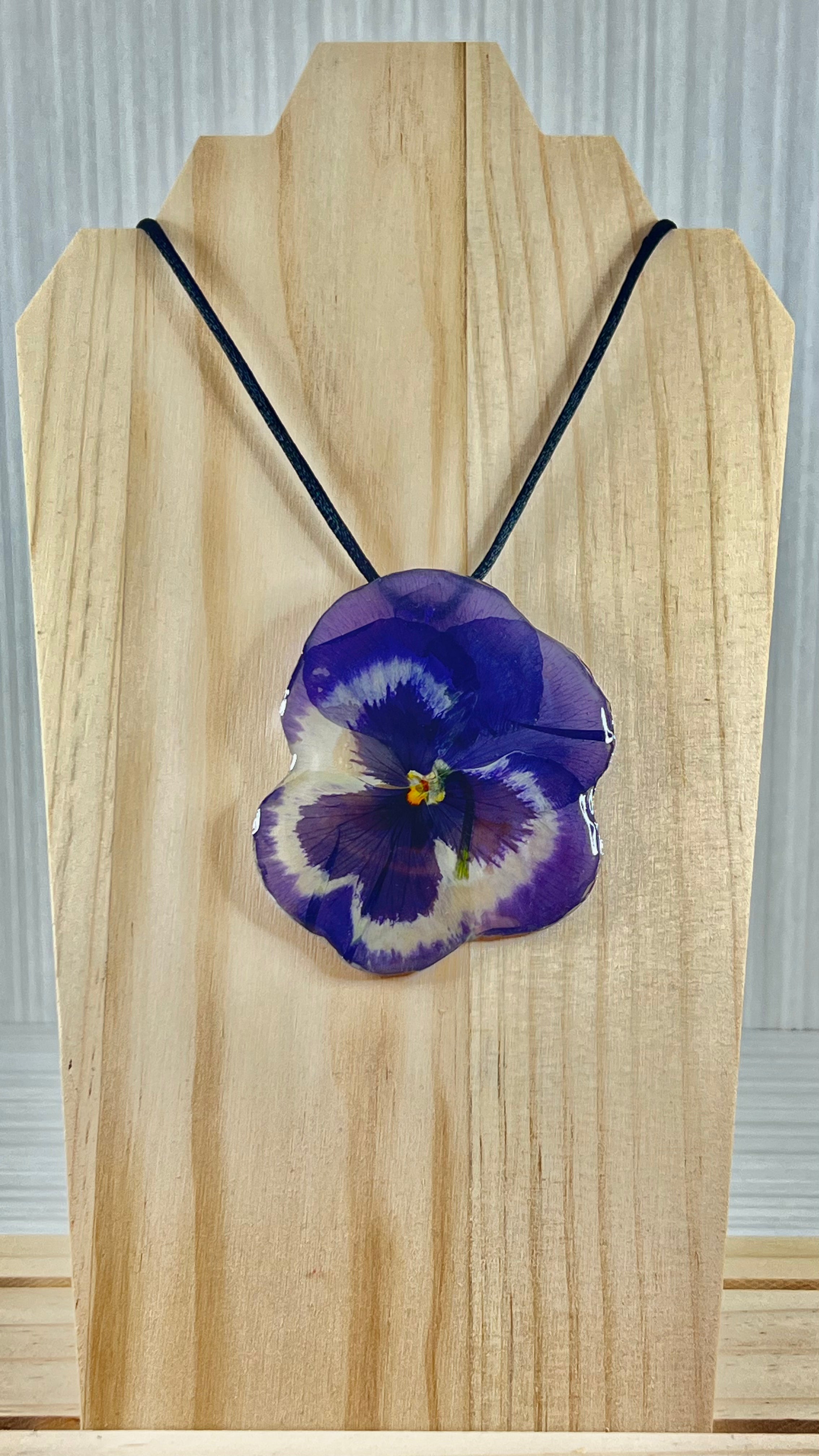Collar de flor del pensamiento