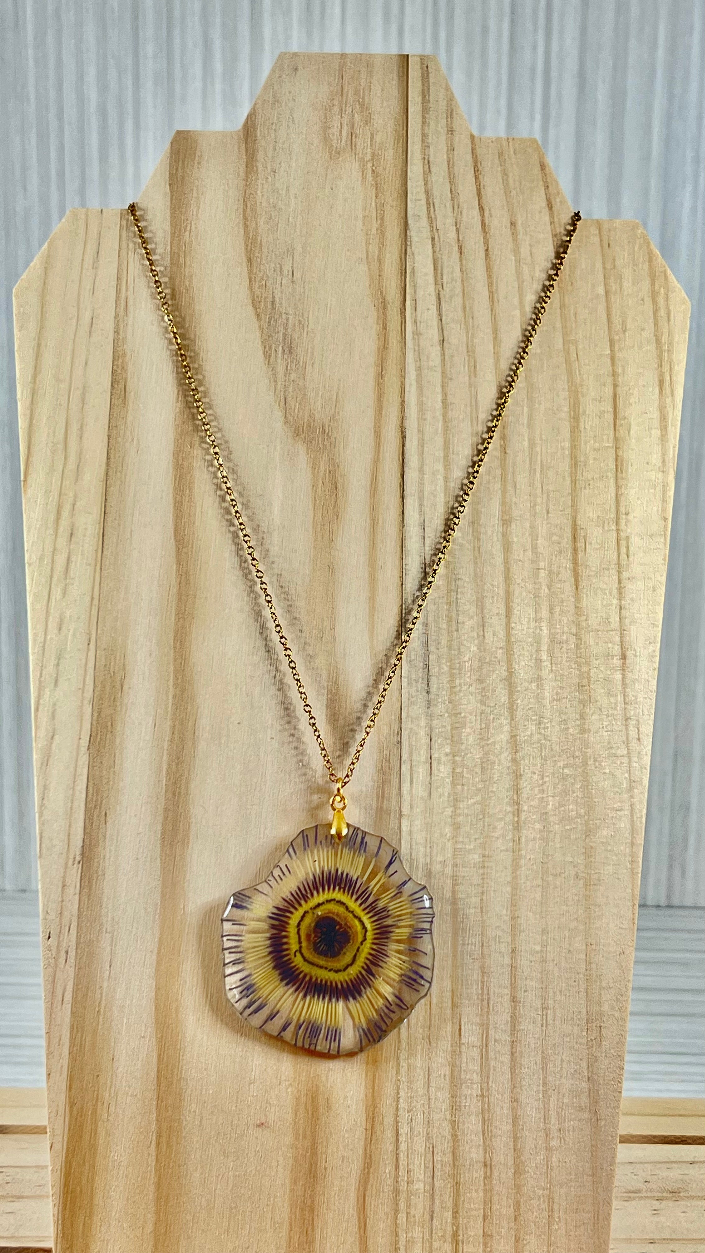 Collar de corona de la flor de la pasión.